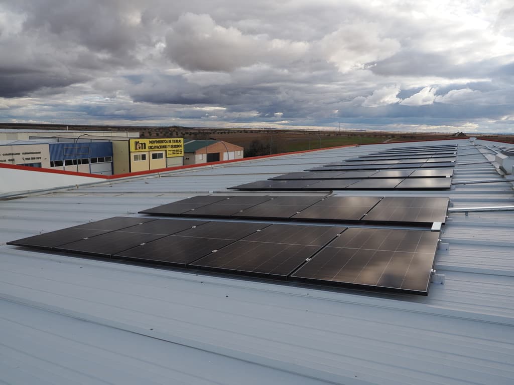 Instalación fotovoltaica realizada por RV Instalaciones